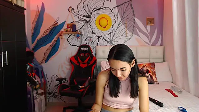 Snapshot of LinzyBaner chatting on December 13, 2024, 12:09 am LinzyBaner online show from December 13, 2024, 12:09 am