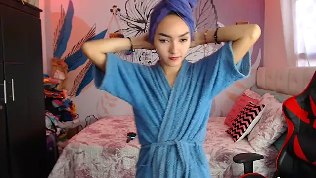 Snapshot of LinzyBaner chatting on January 14, 2025, 10:12 pm LinzyBaner online show from January 14, 2025, 10:12 pm