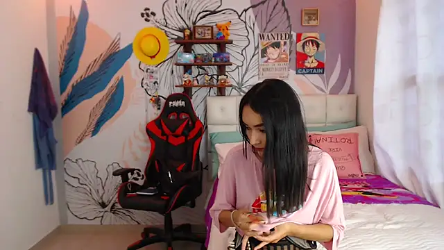 Snapshot of LinzyBaner chatting on February 28, 2025, 9:44 pm LinzyBaner online show from February 28, 2025, 9:44 pm