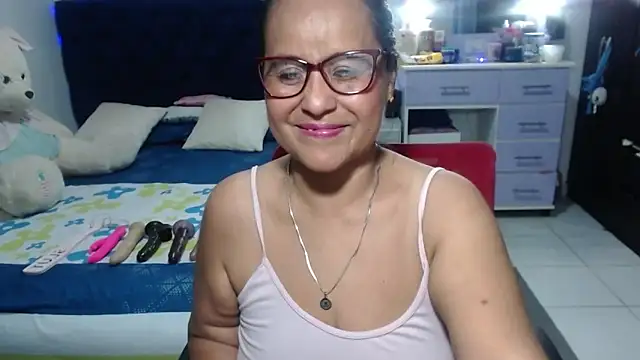 pervert mommy  online show from April 12, 2026, 12:32 pm