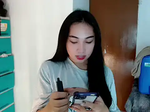 SweetLilly 18 online show from January 8, 2025, 2:35 am