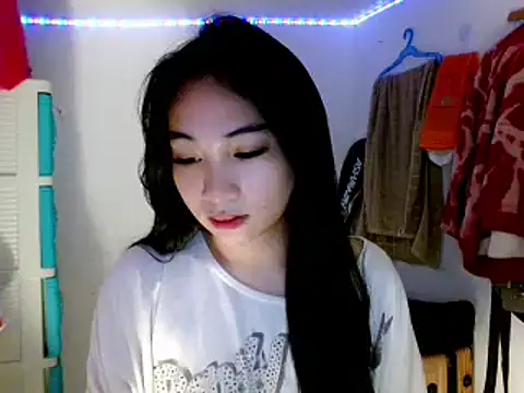 SweetLilly 18 online show from March 14, 2025, 2:20 am