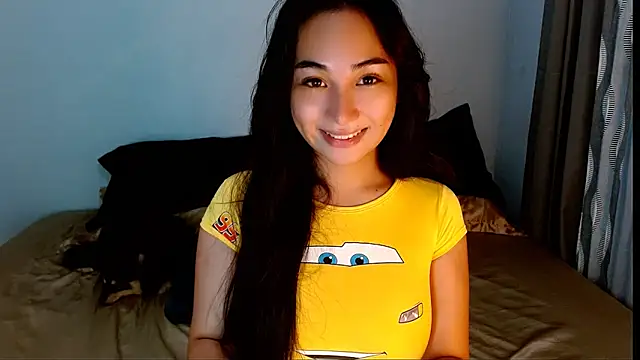 SweetLilly 18 online show from April 5, 2026, 3:36 am