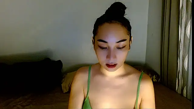 SweetLilly 18 online show from April 9, 2026, 3:06 am