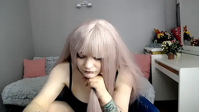 Estheri online show from March 25, 2026, 7:25 am