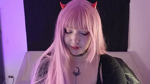 KuroChan420 online show from December 17, 2024, 11:05 pm