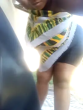 Choco-Coco10 online show from October 24, 2025, 2:13 pm