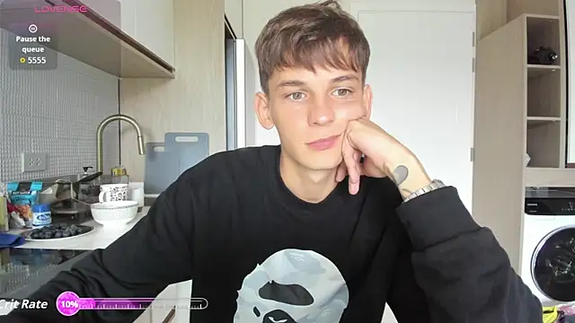 Snapshot of MiracleCam chatting on November 21, 2025, 8:46 am MiracleCam online show from November 21, 2025, 8:46 am