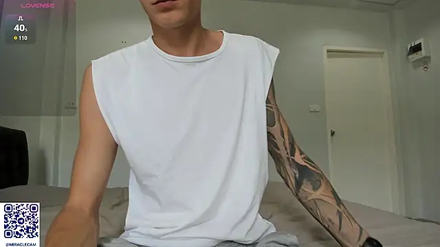 Snapshot of MiracleCam chatting on December 15, 2025, 4:50 am MiracleCam online show from December 15, 2025, 4:50 am