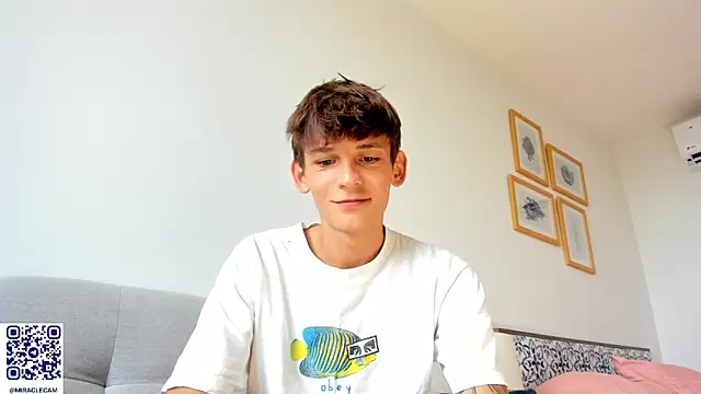 Snapshot of MiracleCam chatting on January 6, 2026, 2:37 am MiracleCam online show from January 6, 2026, 2:37 am