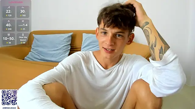 Snapshot of MiracleCam chatting on February 4, 2026, 8:53 am MiracleCam online show from February 4, 2026, 8:53 am