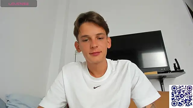 Snapshot of MiracleCam chatting on February 7, 2026, 7:34 am MiracleCam online show from February 7, 2026, 7:34 am