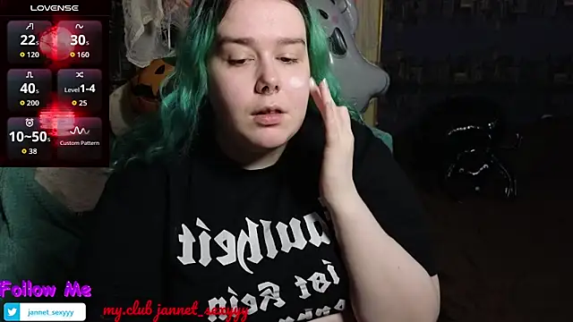 JannetPie online show from October 28, 2025, 2:31 pm