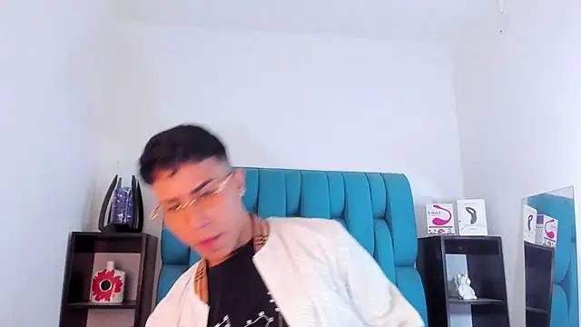 Snapshot of AlanNaughty chatting on January 19, 2025, 4:01 am AlanNaughty online show from January 19, 2025, 4:01 am