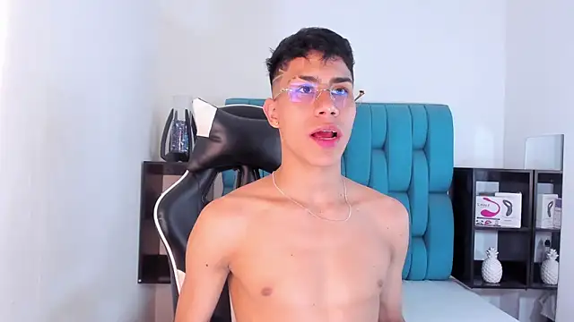 Snapshot of AlanNaughty chatting on February 21, 2025, 10:04 pm AlanNaughty online show from February 21, 2025, 10:04 pm