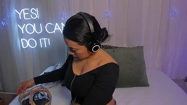 carolgaita online show from February 8, 2025, 11:33 am