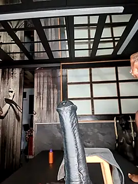 DarkDea online show from December 18, 2025, 3:18 pm