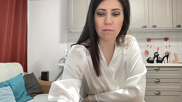 HotyWinter online show from November 15, 2025, 7:05 am