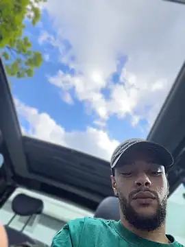 Lionayowe online show from April 14, 2026, 2:01 pm