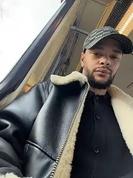 Lionayowe online show from April 16, 2026, 7:31 am