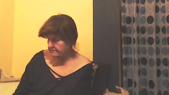 Snapshot of MioritaHard chatting on April 22, 2026, 8:43 pm MioritaHard online show from April 22, 2026, 8:43 pm