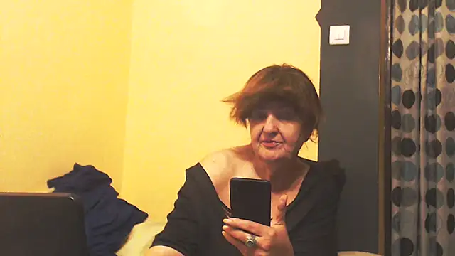 Snapshot of MioritaHard chatting on April 28, 2026, 10:37 pm MioritaHard online show from April 28, 2026, 10:37 pm