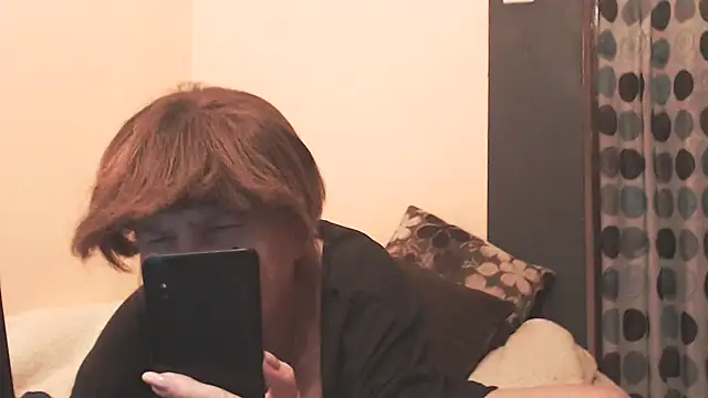 Snapshot of MioritaHard chatting on May 5, 2026, 9:12 pm MioritaHard online show from May 5, 2026, 9:12 pm
