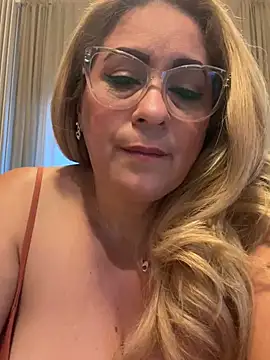 x elena x online show from February 25, 2025, 1:39 pm