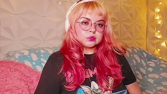 Snapshot of Satyn_doll chatting on June 30, 2026, 10:44 pm Satyn doll online show from June 30, 2026, 10:44 pm