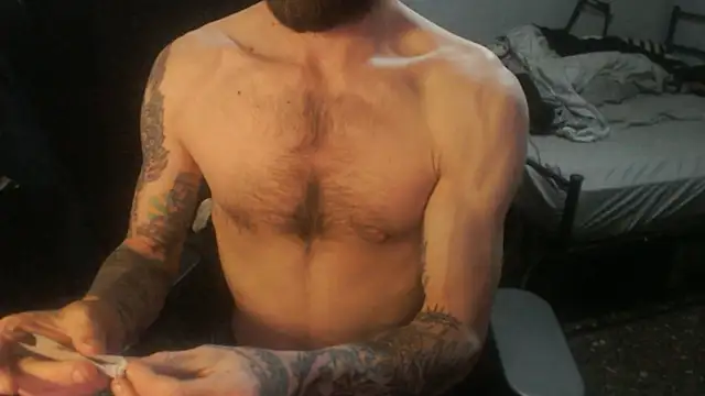 Snapshot of SexxxyLouis chatting on March 16, 2026, 8:46 pm SexxxyLouis online show from March 16, 2026, 8:46 pm