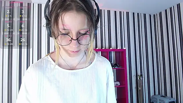  Hanna Moon  online show from February 8, 2025, 7:15 am