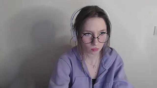  Hanna Moon  online show from April 13, 2026, 11:48 am