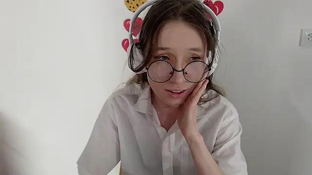  Hanna Moon  online show from April 20, 2026, 11:57 am