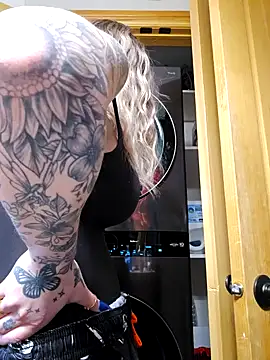 Snapshot of LilyOrion chatting on February 6, 2025, 7:18 pm LilyOrion online show from February 6, 2025, 7:18 pm