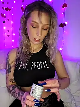 Snapshot of LilyOrion chatting on February 9, 2025, 3:00 am LilyOrion online show from February 9, 2025, 3:00 am