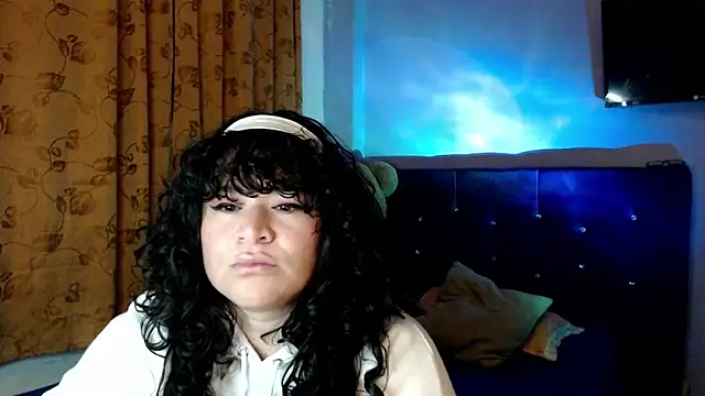 ANGELIQUE KLANE online show from October 28, 2025, 5:44 am