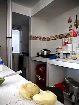 Brenda Berck  online show from November 4, 2025, 12:04 pm