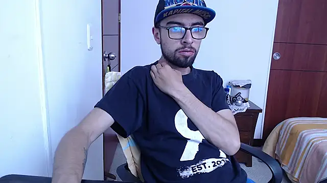 Snapshot of fvckolombianguyy chatting on February 7, 2025, 9:37 pm fvckolombianguyy online show from February 7, 2025, 9:37 pm