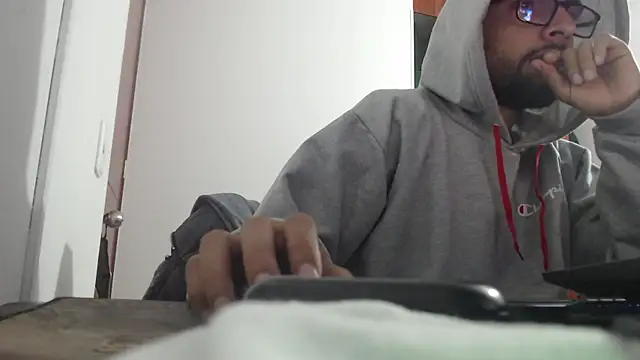 Snapshot of fvckolombianguyy chatting on February 11, 2025, 5:26 am fvckolombianguyy online show from February 11, 2025, 5:26 am