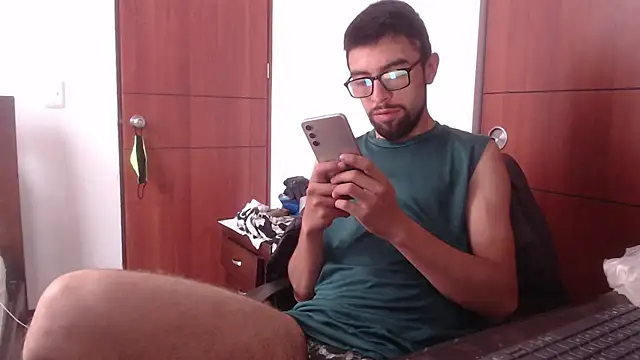 Snapshot of fvckolombianguyy chatting on February 24, 2025, 6:04 pm fvckolombianguyy online show from February 24, 2025, 6:04 pm