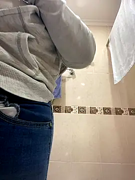 Fancyxlove online show from November 12, 2025, 12:38 pm