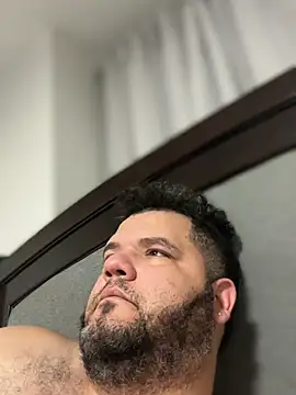 Snapshot of Gabihotxxx1 chatting on February 27, 2026, 3:28 am Gabihotxxx1 online show from February 27, 2026, 3:28 am