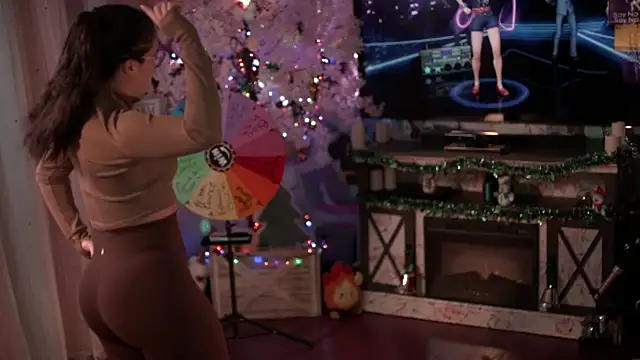 Nikki Torres online show from November 25, 2025, 2:55 am