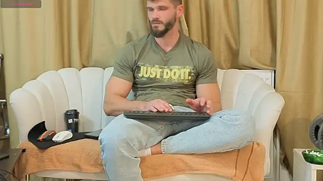 MauroTwin online show from October 25, 2025, 5:08 pm