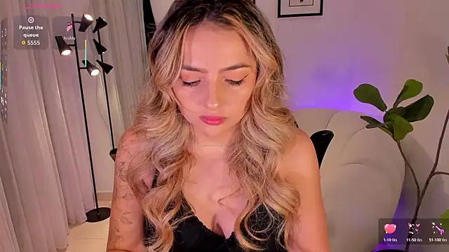 Snapshot of AmyWood chatting on February 14, 2026, 2:03 pm AmyWood online show from February 14, 2026, 2:03 pm