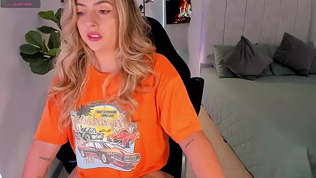 Snapshot of AmyWood chatting on February 25, 2026, 6:39 pm AmyWood online show from February 25, 2026, 6:39 pm