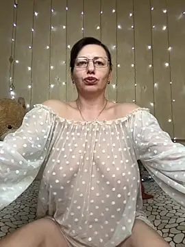 Snapshot of Amberhotqueen chatting on February 12, 2026, 11:16 am Amberhotqueen online show from February 12, 2026, 11:16 am