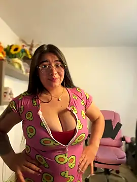 Snapshot of vaneelee chatting on October 9, 2025, 2:31 am vaneelee online show from October 9, 2025, 2:31 am