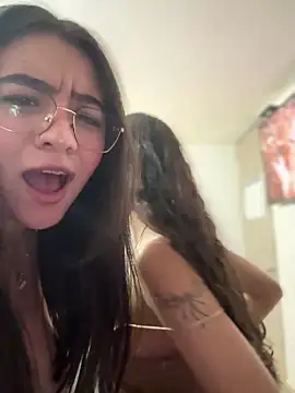 vaneelee online show from March 6, 2026, 2:19 am