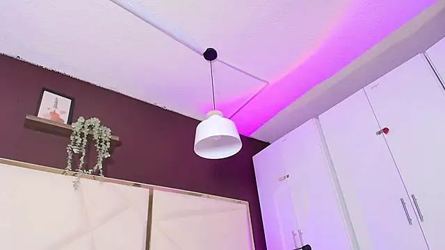 Inndrahot online show from September 30, 2025, 3:55 am